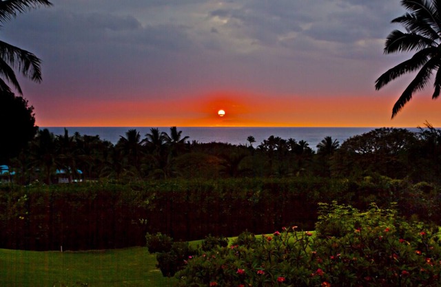 BEAUTIFUL 2 BEDROOM, 2 BATHS END UNIT ON GOLF COURSE WITH OCEAN VIEWS