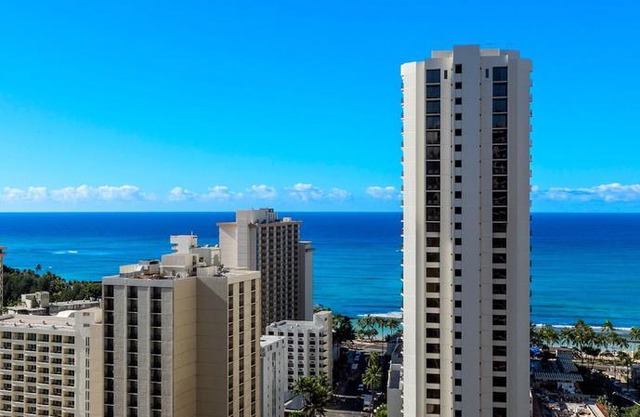 Beautiful 28th Floor with Panoramic Ocean Views 1 Block to Beach Free Parking & WIFI