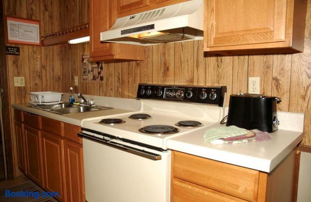 Carolina Landing Camping Resort Deluxe Cabin 4