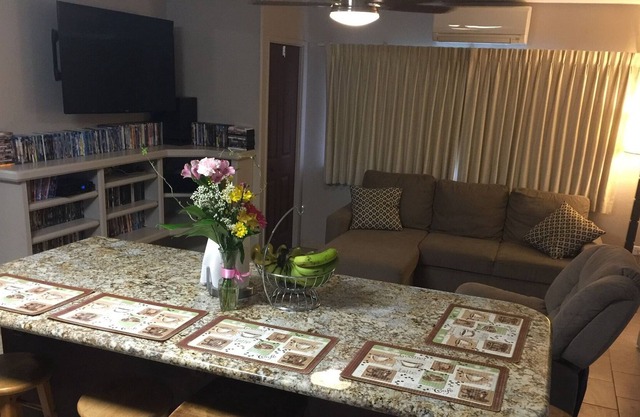 Charming 2bd/1ba Downstairs Unit With AC