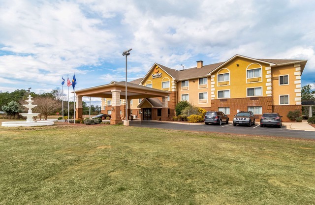 Comfort Inn & Suites South Hill I-85