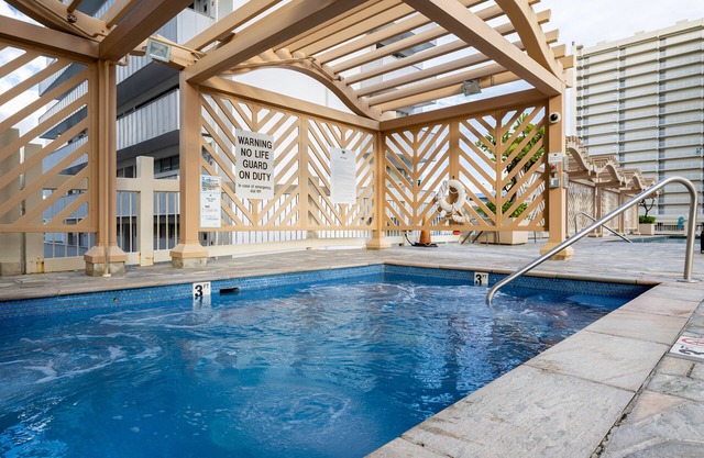 Cozy and Warm Modern Studio near Waikiki Beach!