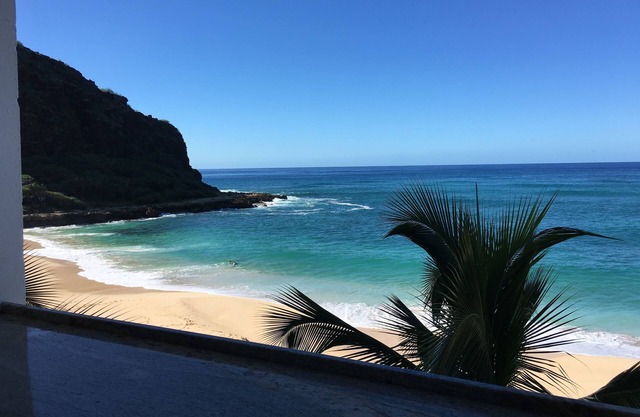 Cozy Beach front condo in Makaha