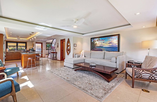 Elegant Puamana Home with top quality finishes, AC, w pool in tropical oasis.
