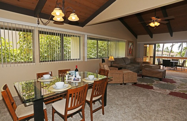 Golf course luxury 2/2 condo w/ocean and golf course views, A/C & WIFI