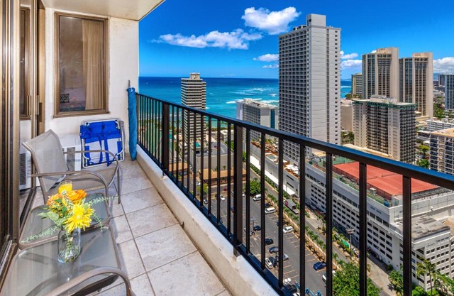 High-Floor Stylish Ocean Views Condo with Parking
