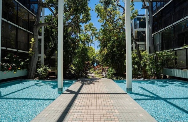 Kahala Beach 