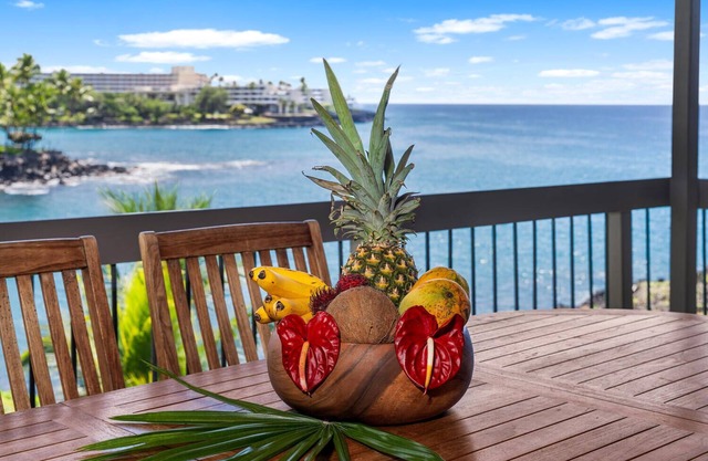 Kanaloa at Kona 3304: Delightful Oceanfront Condo w/AC, Pool & Spa