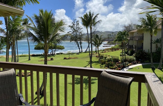 Lae Nani 336. Top floor 2-bedroom condo with beautiful ocean views at attractive rates.