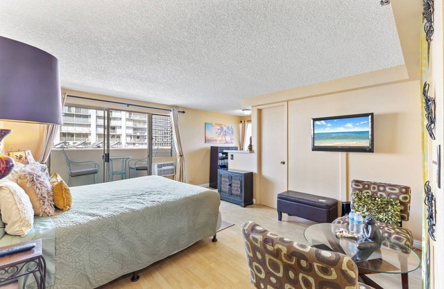 Large Studio - 2 Decks - 2 Short Blocks From Beach - #703-A