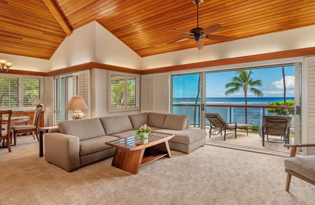 Luxury Maui Paradise right on the beach, Puunoa Beach Estate #201