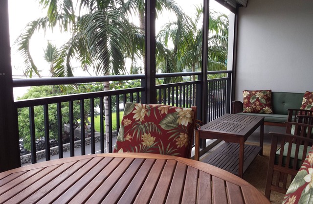 Oceanfront with Endless Ocean View, Gorgeous sunsets, WiFi, and King Bed