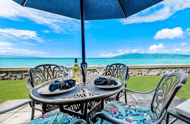 Only 10 Feet from the Ocean! Fresh and Updated Pohailani 102 Studio - Sleeps 2