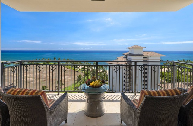 Panoramic 14th floor Views from this 2 BR/2BA Villa with Sunset Views