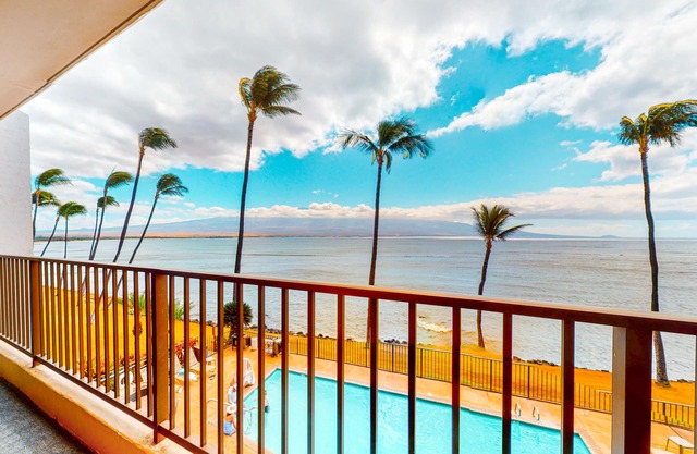 Third floor oceanfront condo w/outdoor pool access, ocean view, and private W/D
