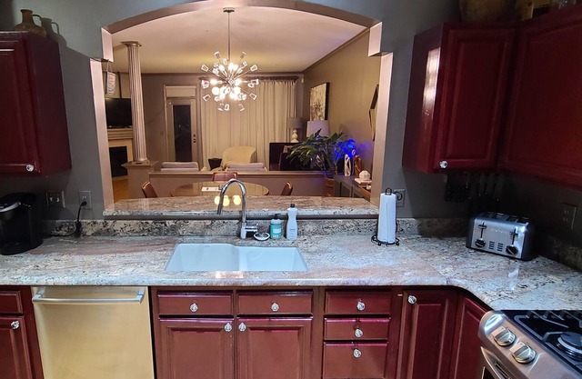 Uptown Charlotte-3Br NFL Veteran Luxury Townhome near Panther Stadium!