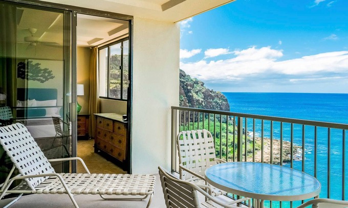 Makaha Condo | 2-Bedroom Oceanfront Condo w/Private Lanai