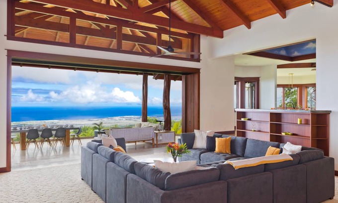 Historic Kailua Village House | 657 m² House ∙ 5 bedrooms ∙ 25 guests