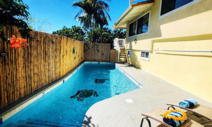 Kahaluu Bay House | ★Across street from Magic Sand Beach private Pool/SPA/AC 5 minutes to downtown⚡