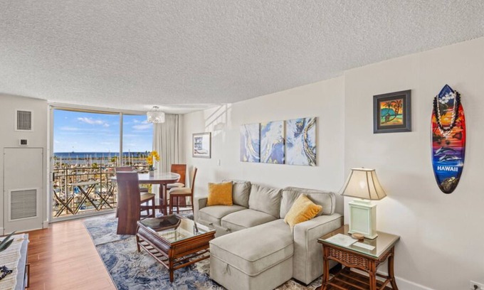 Waikiki Condo | Aloha Condos, Ilikai Marina, Condo 786, Oceanfront, AC