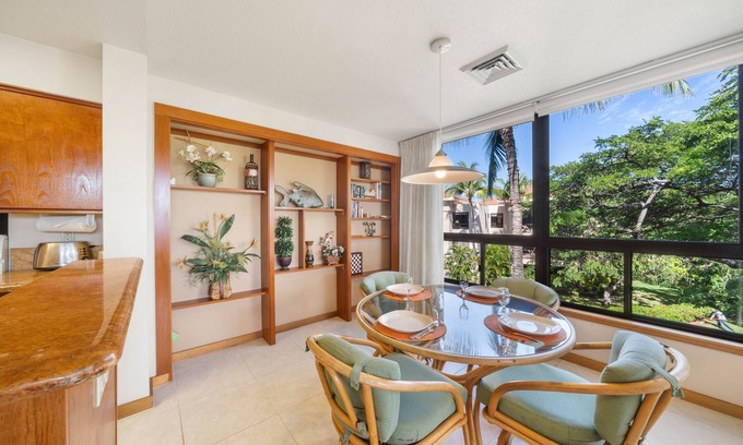 Waikoloa Condo | Amazing top-floor condo w/private lanai, pool, hot tub, tennis court, & gym