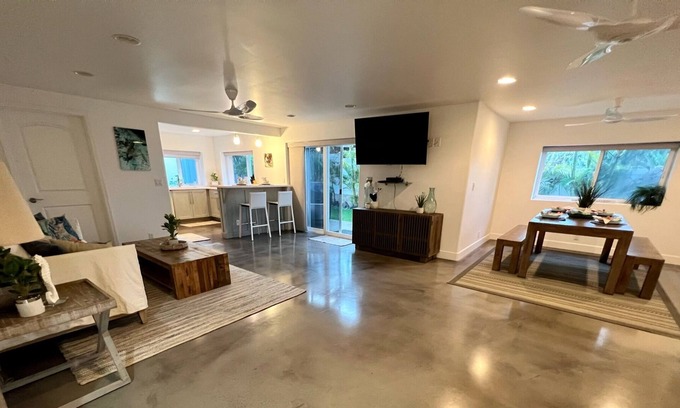 Kailua House | Beach House steps from Kailua Beach