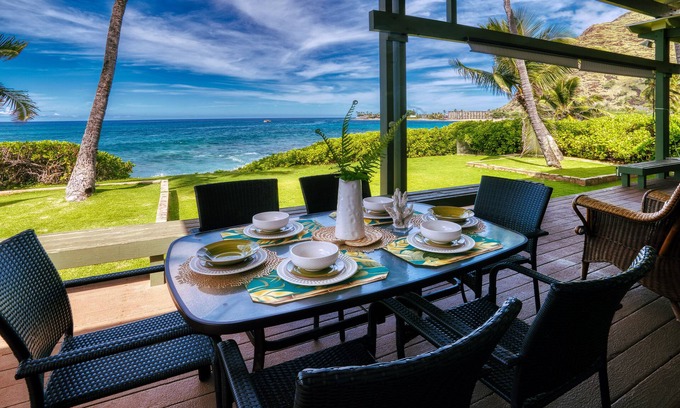 Makaha House | Beachfront Paradise! Enjoy surf & sunsets on beautiful uncrowded beach. Relax!