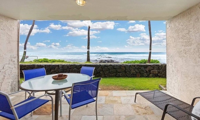 Historic Kailua Village Condo | 🏖️Breathtaking Oceanfront! | AC | Concierge Included