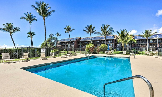 Kaunakakai Condo | Coastal Kaunakakai Condo w/Ocean-View Balcony!