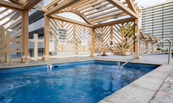 McCully - Moiliili Apartment | Cozy Studio Near Mall & Waikiki Beach!