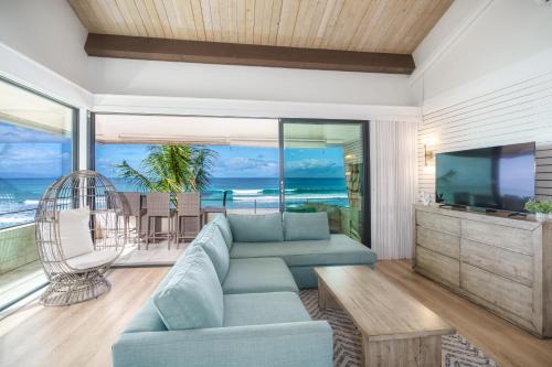 Honokowai House | Direct Oceanfront Penthouse