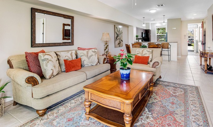 Waikoloa Condo | Golf course-front condo with hot tub, saltwater pool, gym, BBQ, patio, AC