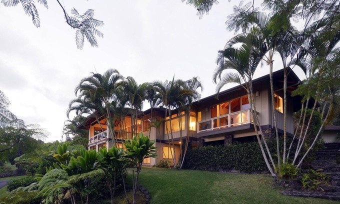 Kalaoa House | Hawaii life luxury coffee farm retreat