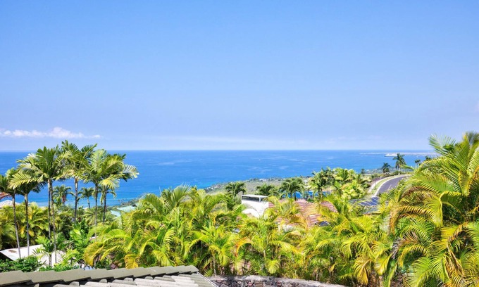Kahaluu-Keauhou House | 🏖️Hawaiian Upscale Estate | AC & Private Amenities | Ocean View!