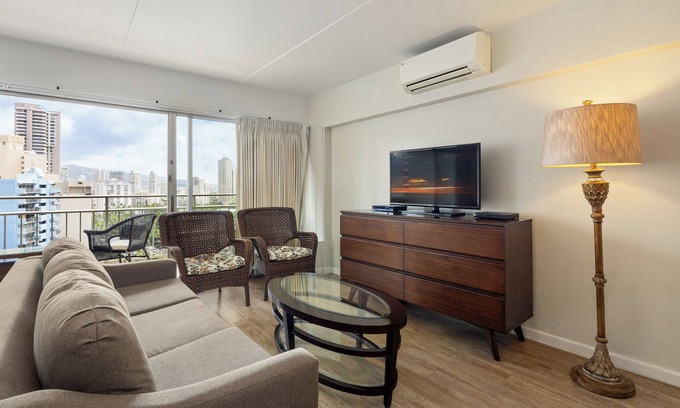 Ala Moana Condo | Ilikai Hotel Lite #1603: Studio condo with Mountain Views