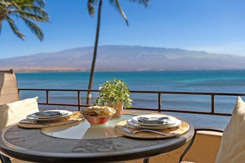 Maalaea House | Island Sands 210 · IS 210 OceanFront Condo Expansive Ocean Views