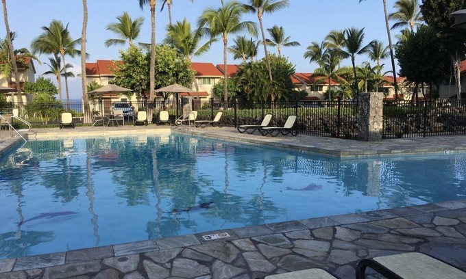Kahaluu Bay Condo | Keauhou Kona Surf & Racquet Club | Spacious 2BR/2BA Garden-Level Retreat