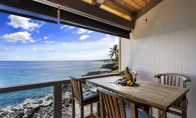 Kahaluu Bay Condo | KKSR5303 DIRECT OCEANFRONT, TOP FLOOR W/LOFT, REMODELED, AIR CONDITIONING!