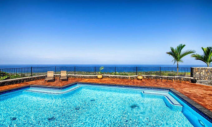 Kahaluu Bay House | Luxury great oceanview large pool/Spa 2 mins to beaches best value in Hawaii
