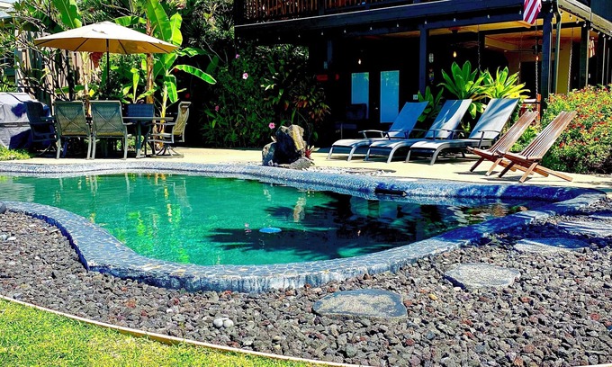 Kahaluu Bay House | Magic Sands Oceanfront! Sleeps 18, 6-bedroom house in charming Kailua-Kona!