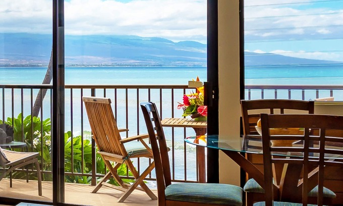 Maalaea Condo | Maui beachfront, steps to the sand!*Hono Kai C1*