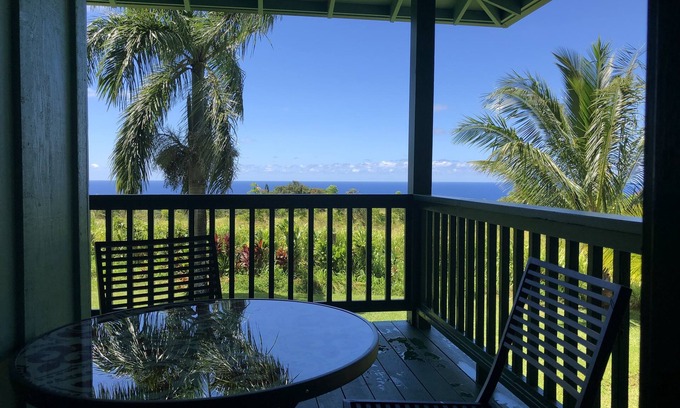 Pauwela Bed & Breakfast | North shore Maui ocean view B and B room 2