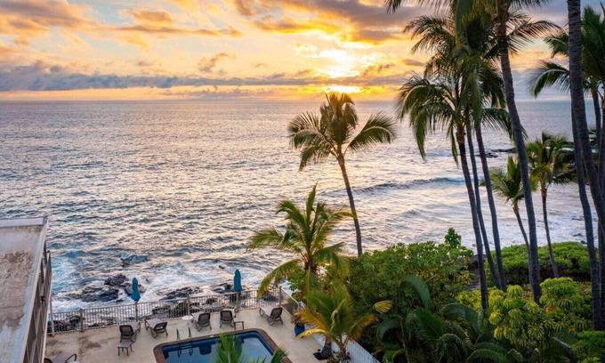Kailua-Kona Condo | Ocean Sunsets and Waking Up to the Sounds of Waves
