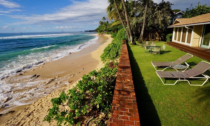 Haleiwa House | Oceanfront Home on White Sand Beach (legal licensed short stay)