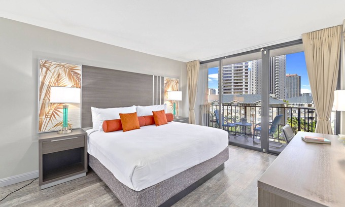 Waikiki Condo | Renovated w/City View at Aqua Palms Waikiki