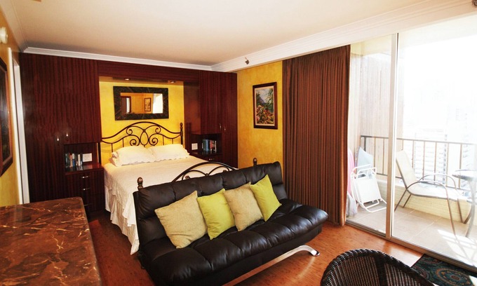 Waikiki Condo | Royal Garden At Waikiki - Premium Studio Condo - Rated 9.6 out of 10!