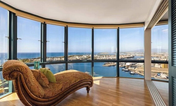 Downtown Honolulu Apartment | SkyNest : Queen's Gambit Penthouse at 66 Queen St