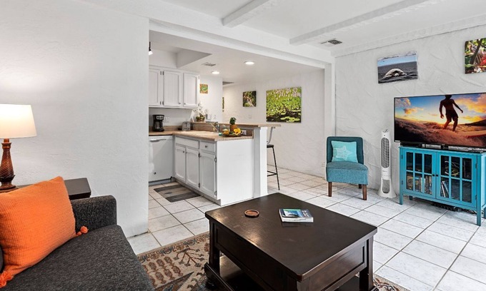 Historic Kailua Village Condo | 🏖️Steps to the Ocean | Great Location | Central AC |