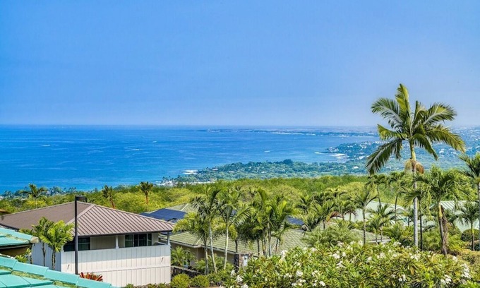 Kahaluu Bay House | 🏖️Stunning Ocean Views | Private Pool | Gated Community