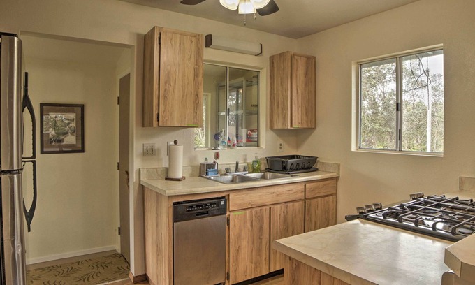 Ohia Estates Cottage | Tropical Volcano Bungalow < 4 Mi to Nat'l Park!